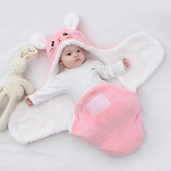 bebe couche sur nid dange rose