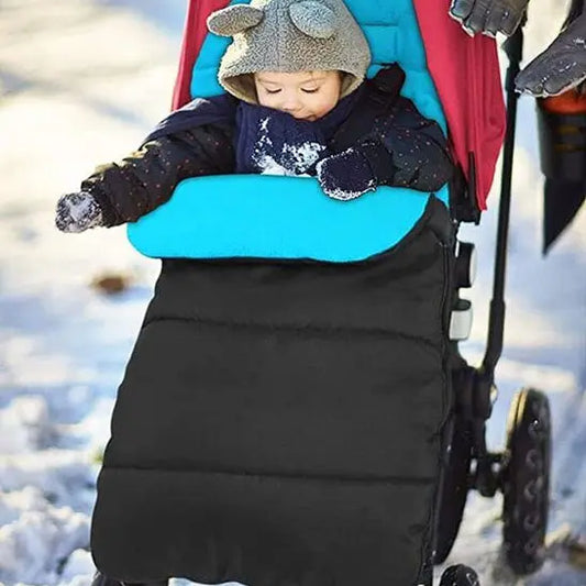 bebe dehors dans neige avec chanceliere bebe