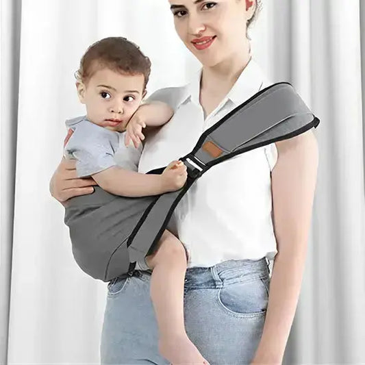 femme souleve bebe avec porte bebe 20 kg