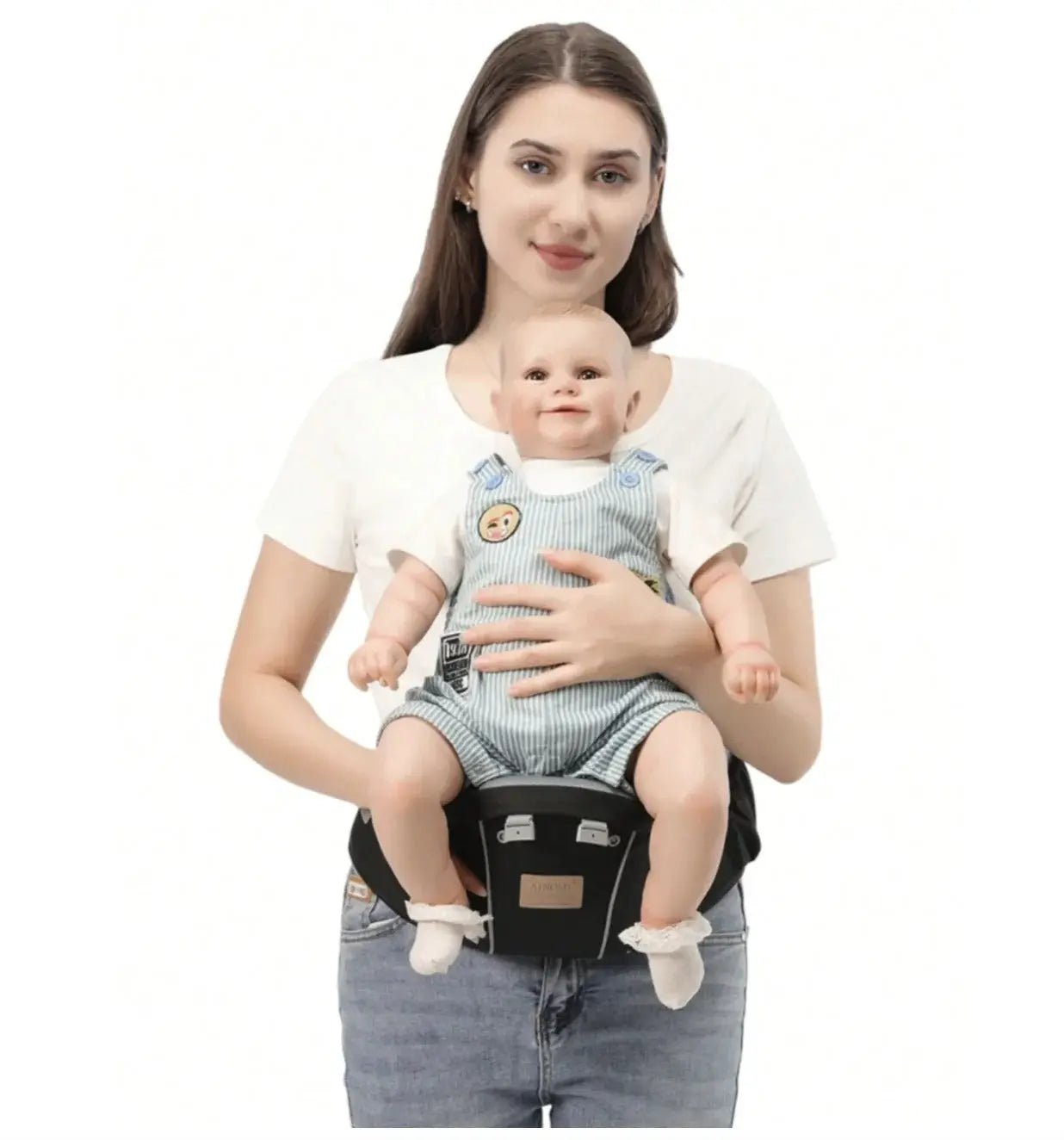 femme tient bebe sur tabouret porte bebe nouveau ne