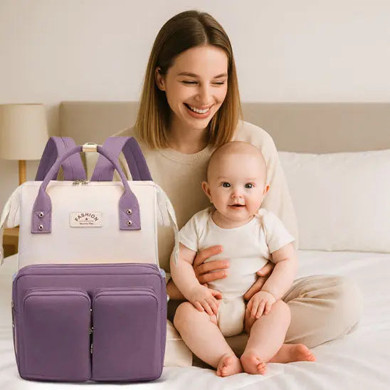 maman bebe avec sac a dos langer bebe