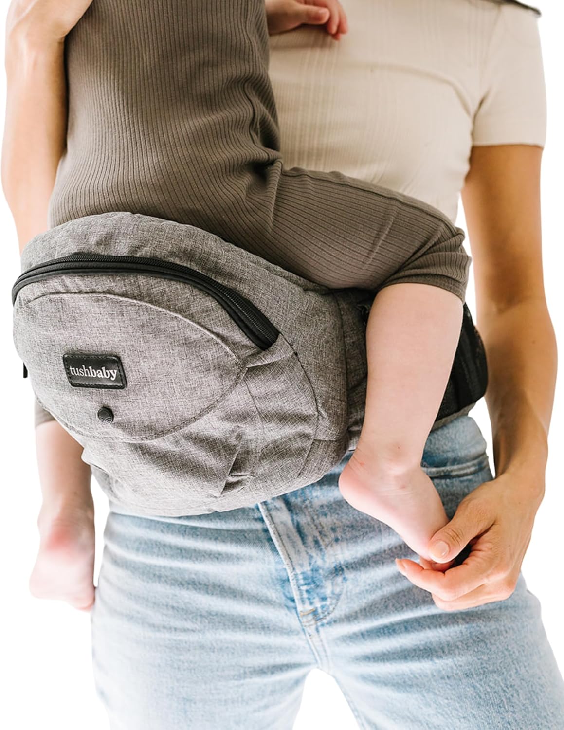 maman porte bebe dans porte bebe avec assise
