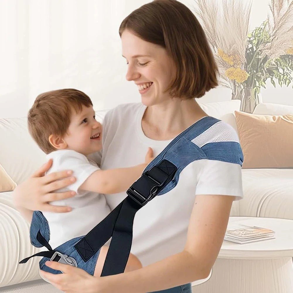 maman salon avec bebe porte bebe hanche