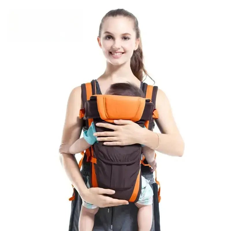 maman soulève avec port bébé orange