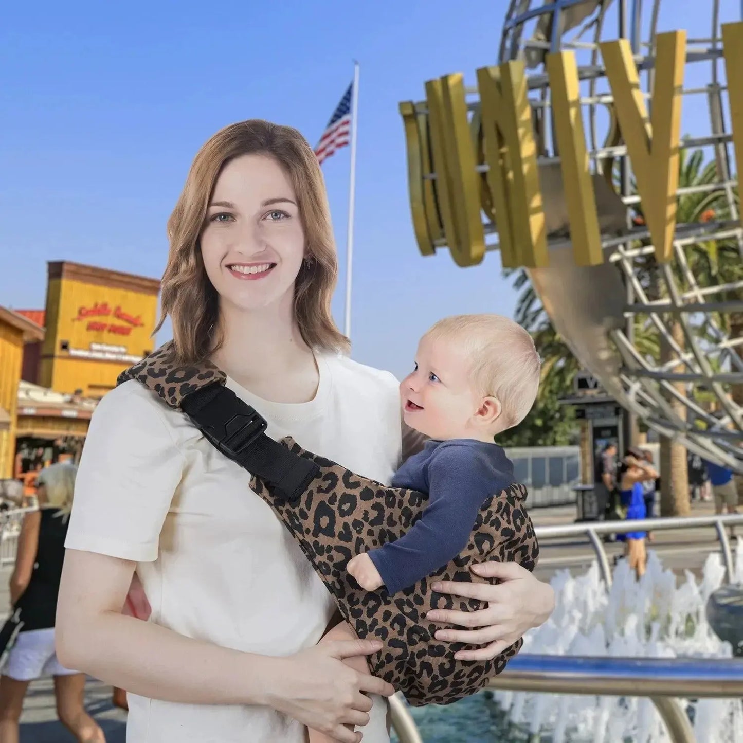 mere a disney avec bebe dans sling bebe