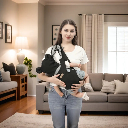mere salon avec bebe dans porte bebe naissance