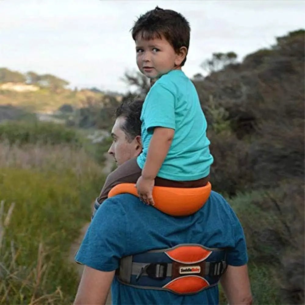 papa porte enfant epaule avec porte bebe randonnee