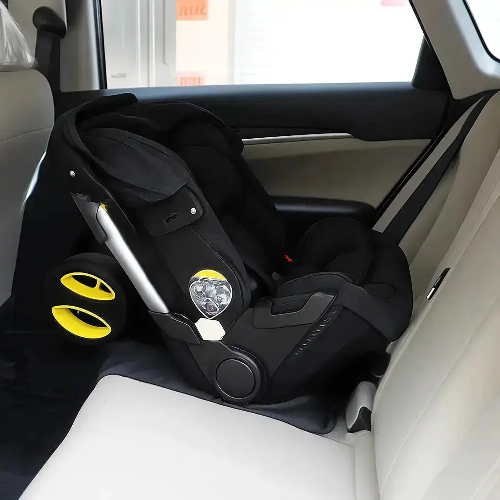 poussette compacte dans la voiture