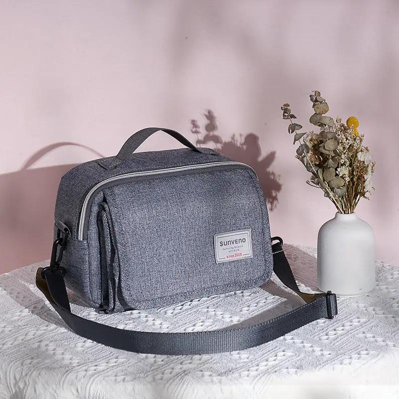 sac a langer avec tapis de change sur table