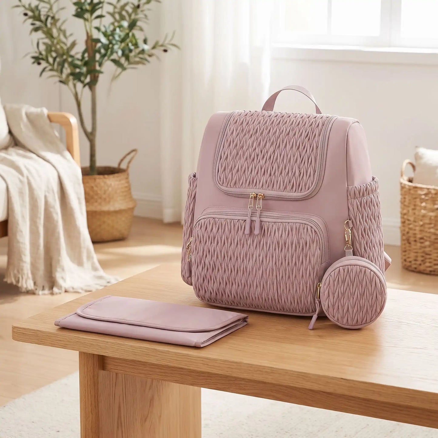 sac a langer avec tapis de change sur une table
