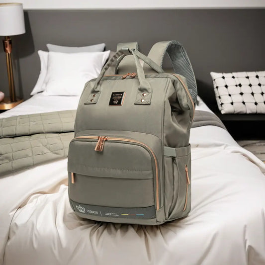 sac langer bebe sur lit dans la chambre