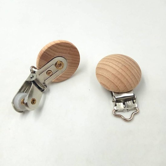Attache tetine en bois