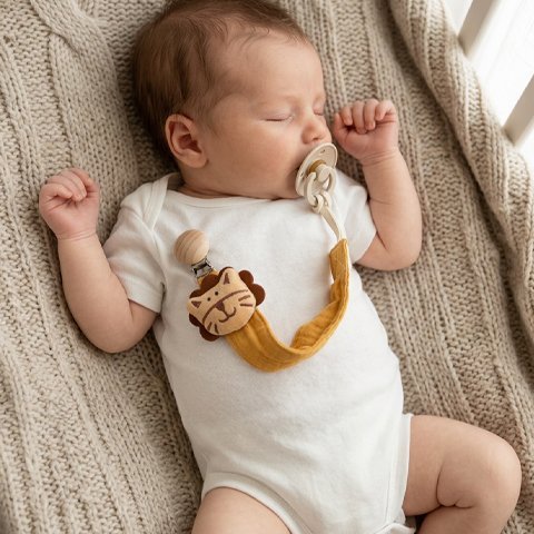 bebe avec Attache tetine blanc