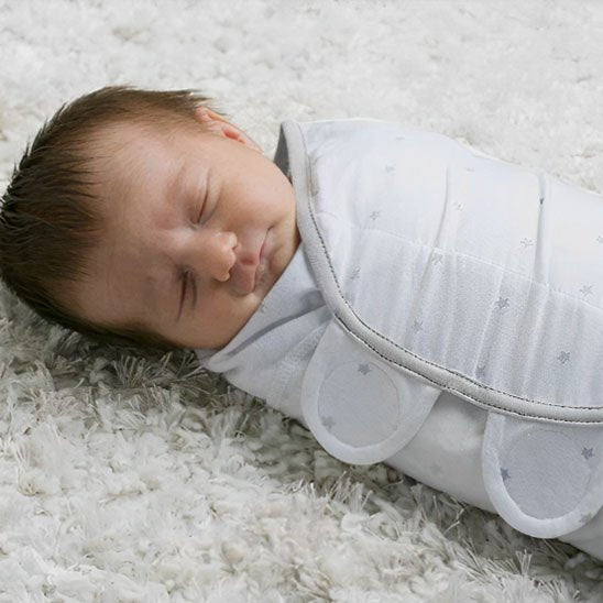 bebe coucher avec couverture d emmaillotage