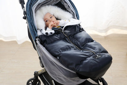 bebe dans chanceliere poussette bebe noir