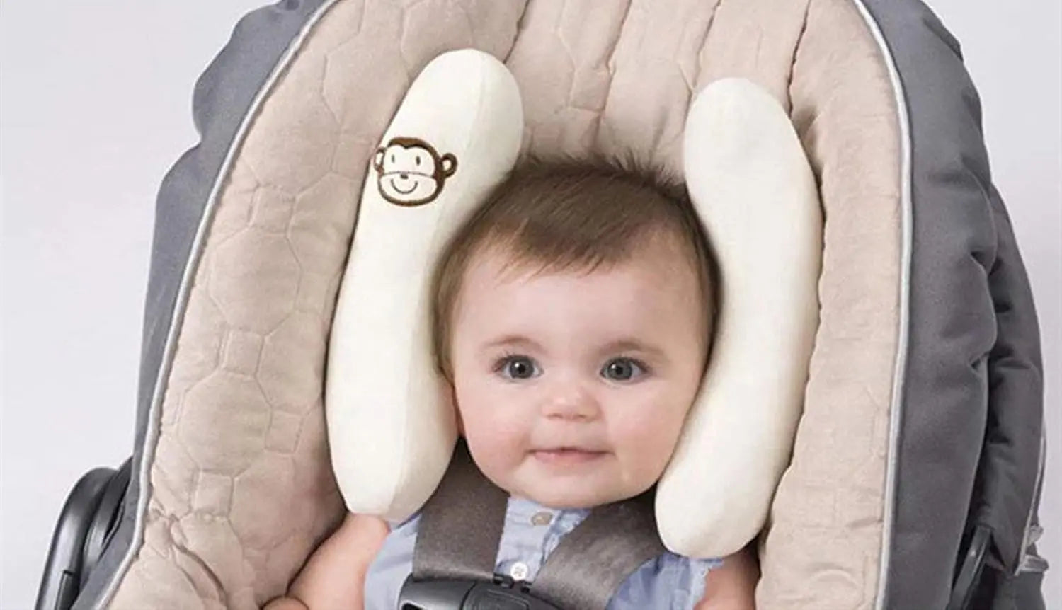 bebe dans la poussette avec cale tete pour bebe blanc