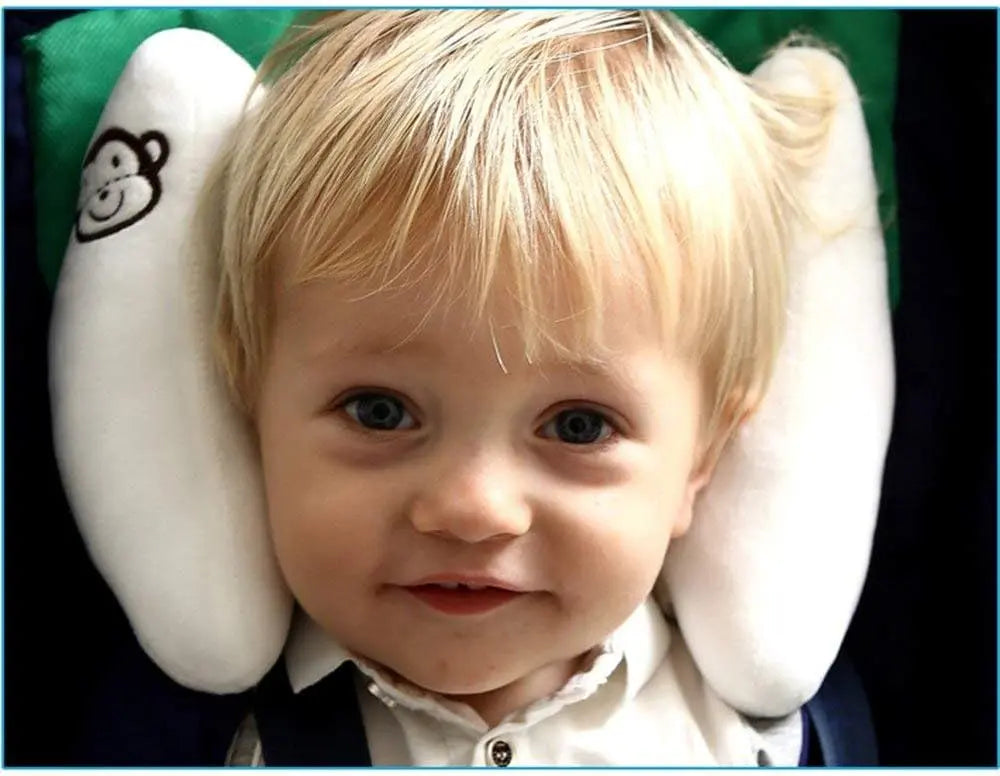 bebe dans la poussette avec cale tete pour bebe