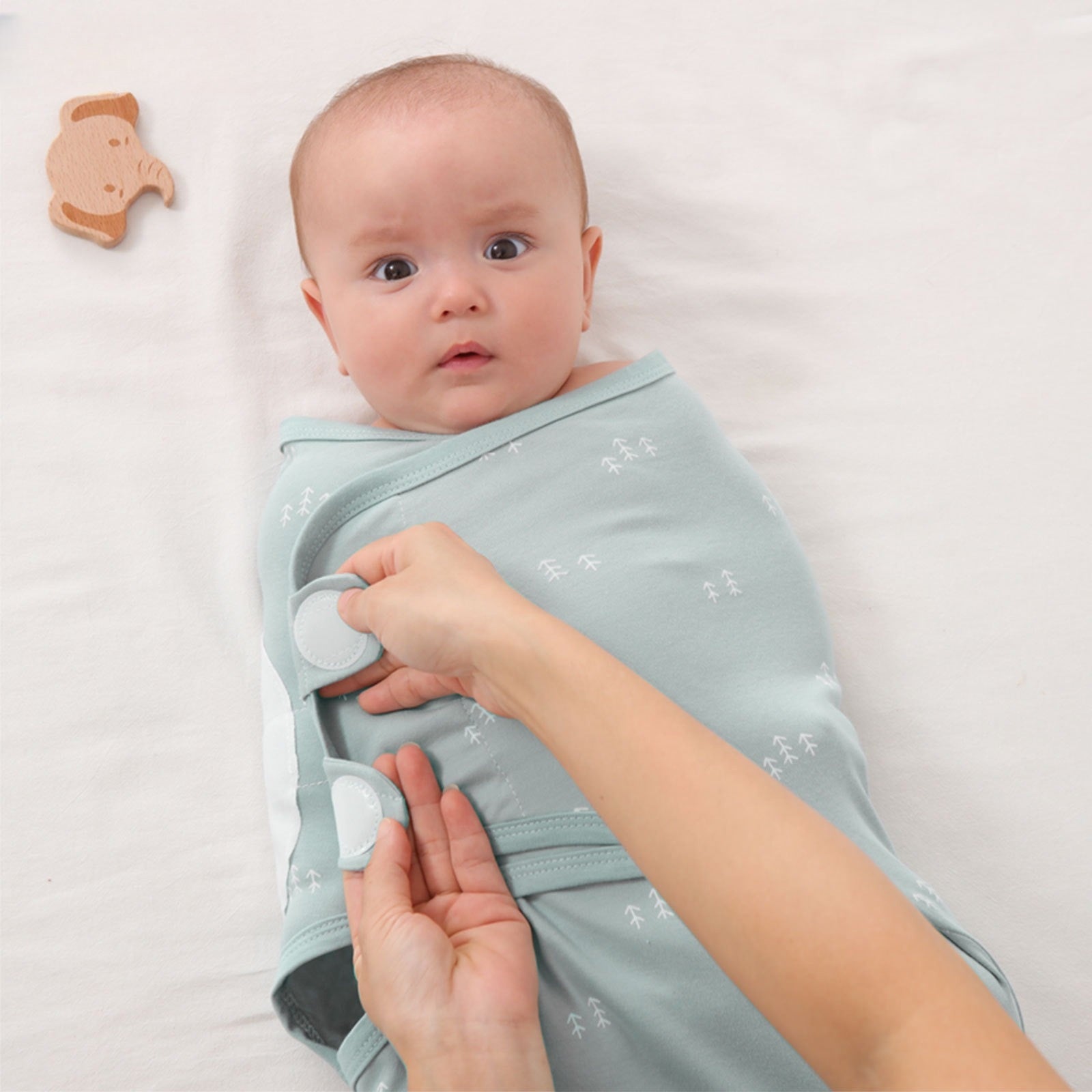 bebe dans nid dange bebe vert