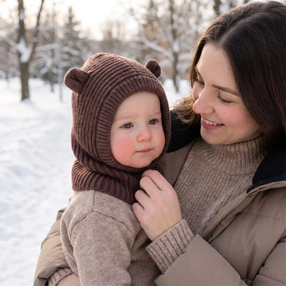 maman avec bébé cagoule bebe