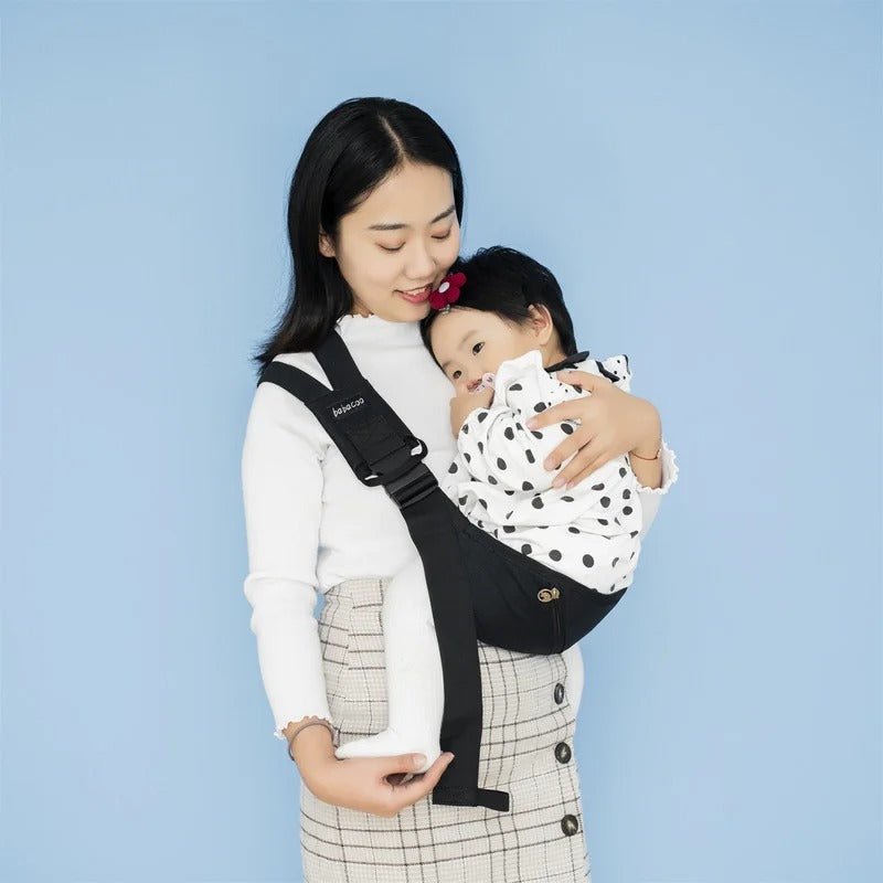 maman avec bebe dans porte bebe tissu echarpe