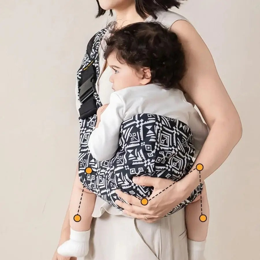 maman avec bebe echarpe de portage sans nœud