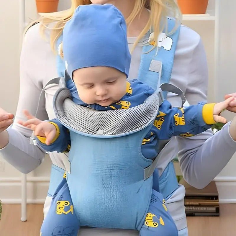 maman avec bebe porte bebe 8 mois