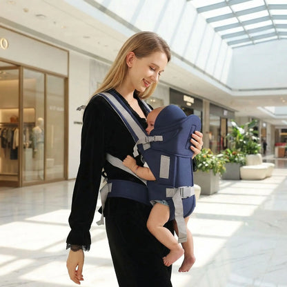 maman centre commercial avec bebe dans porte bebe