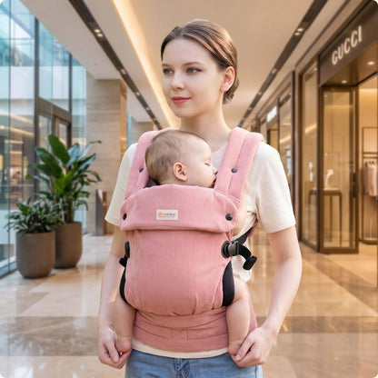 maman centre commercial avec bebe dans porte bebe 2 ans