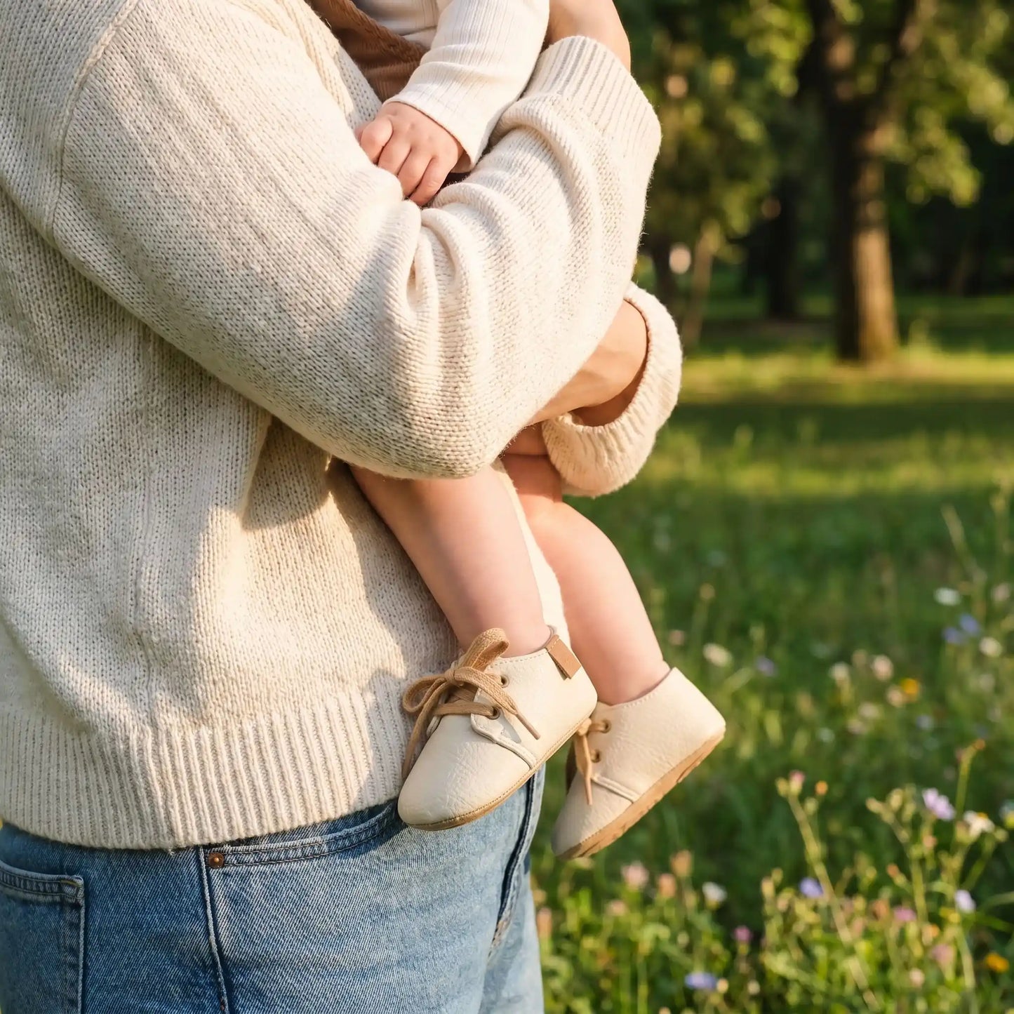 maman parc avec bebe chaussure bebe fille