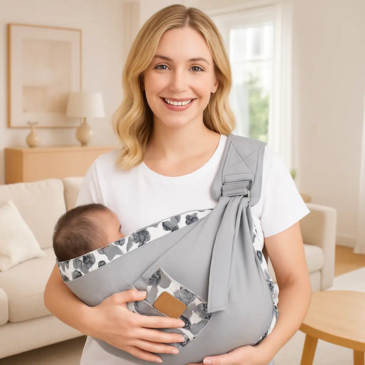 maman salon avec bebe dans echarpe de portage nouveau ne