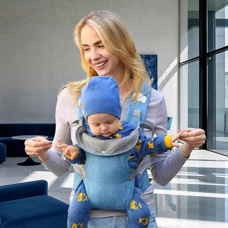 maman salon avec bebe porte bebe 8 mois