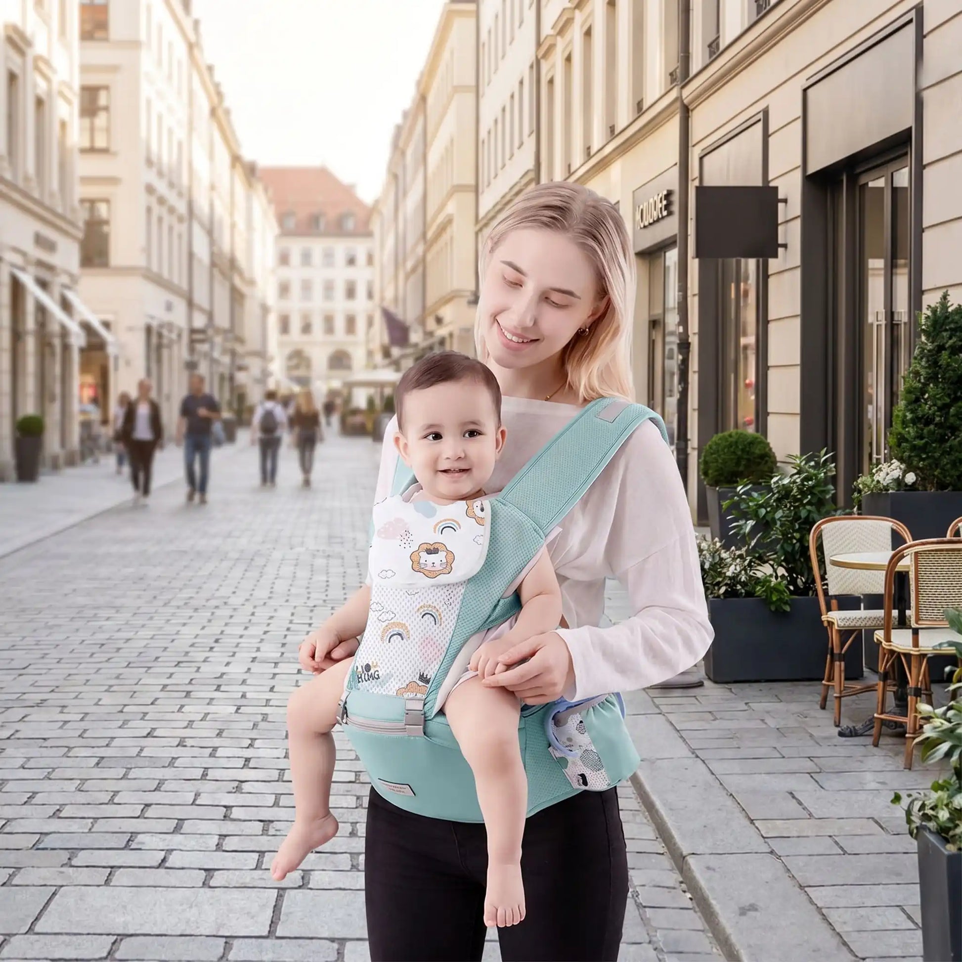maman ville avec bebe porte bebe physio bleu