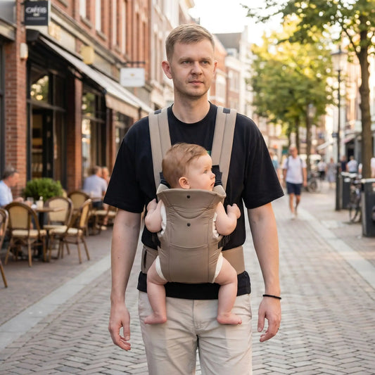 papa avec bebe porte bebe physiologique naissance