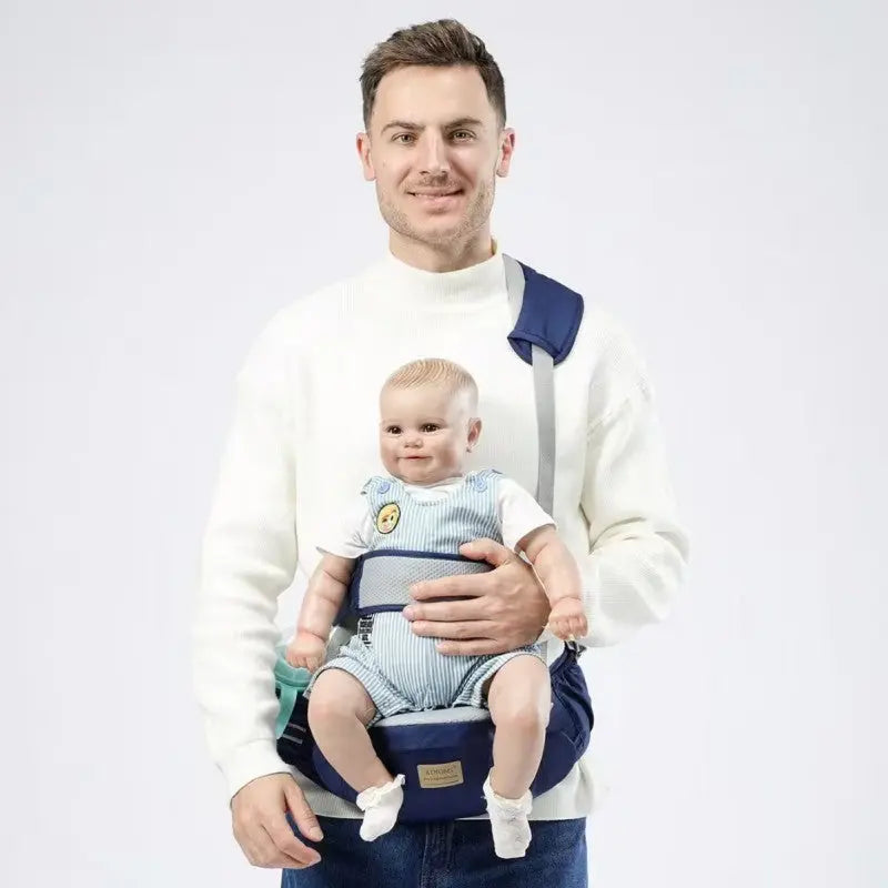 papa avec bebe sur porte bebe siege