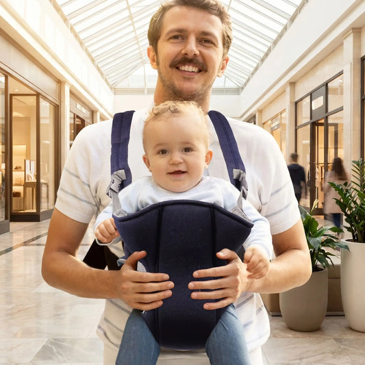 papa centre commercial avec bébé dans porte bébé