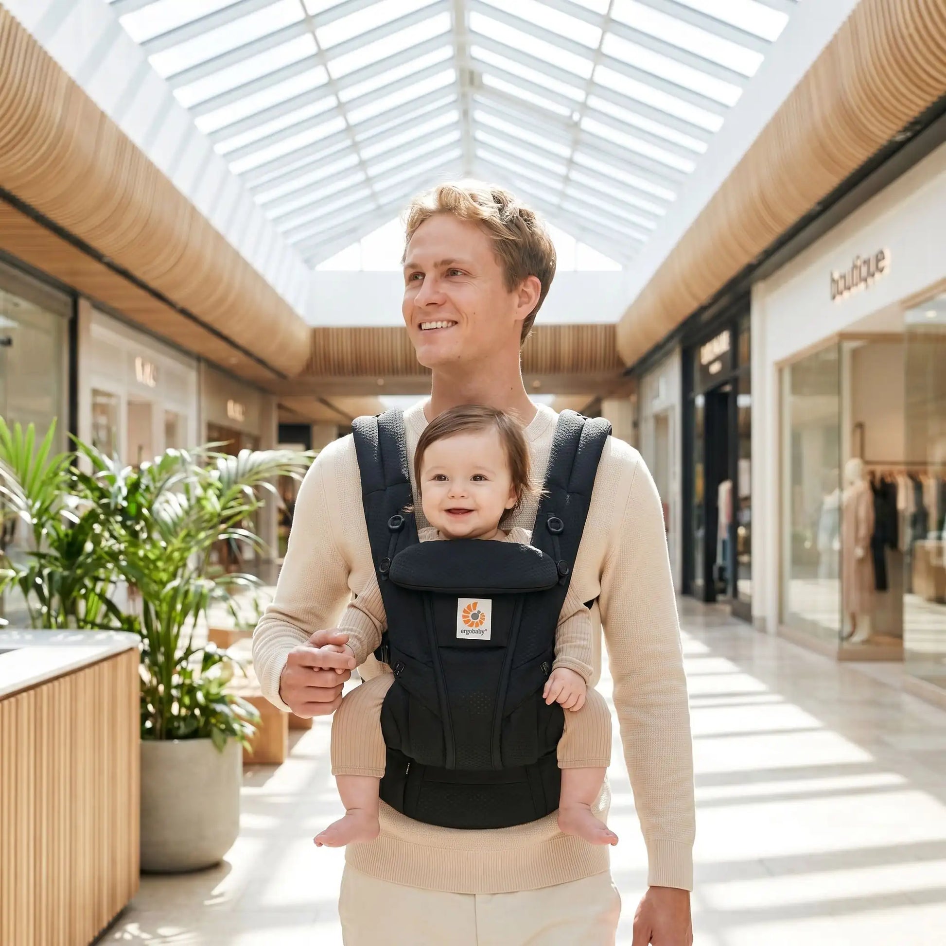papa centre commercial avec bebe porte bebe physio