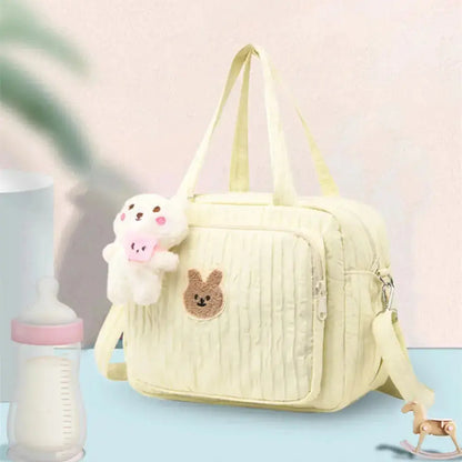 sac a langer femme sur une table